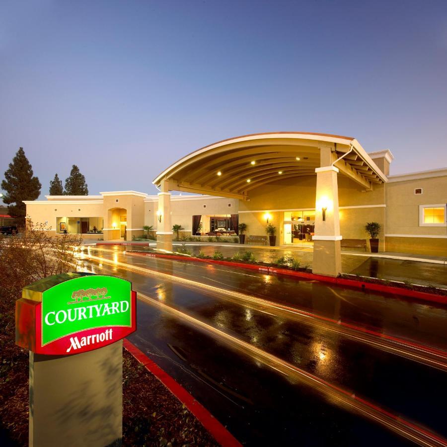 Отель Courtyard By Marriott Sacramento Cal Expo Экстерьер фото
