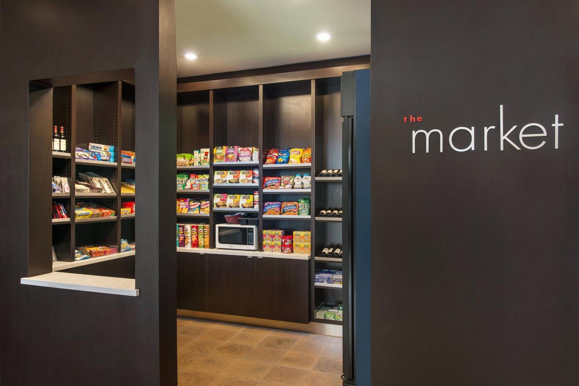 Отель Courtyard By Marriott Sacramento Cal Expo Экстерьер фото