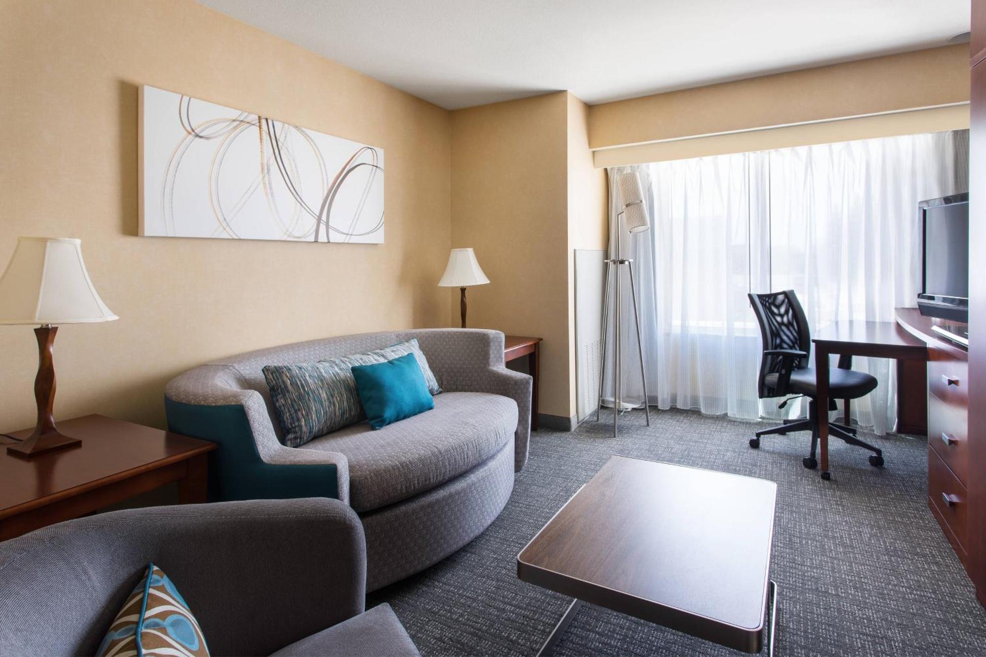 Отель Courtyard By Marriott Sacramento Cal Expo Экстерьер фото