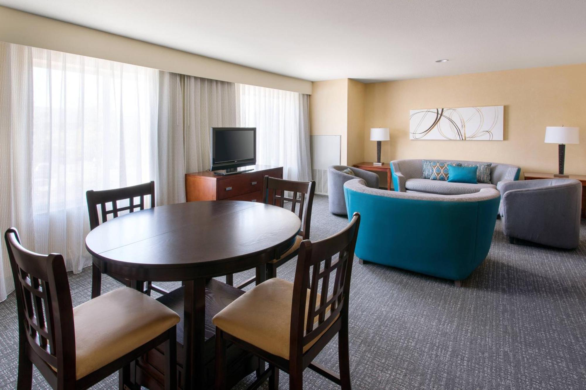 Отель Courtyard By Marriott Sacramento Cal Expo Экстерьер фото