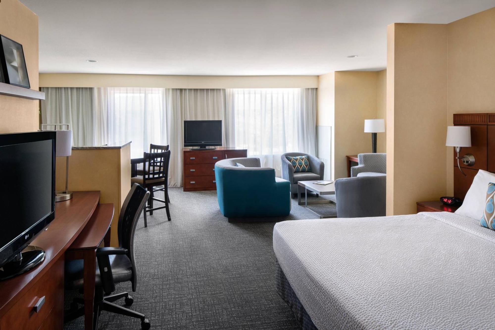 Отель Courtyard By Marriott Sacramento Cal Expo Экстерьер фото