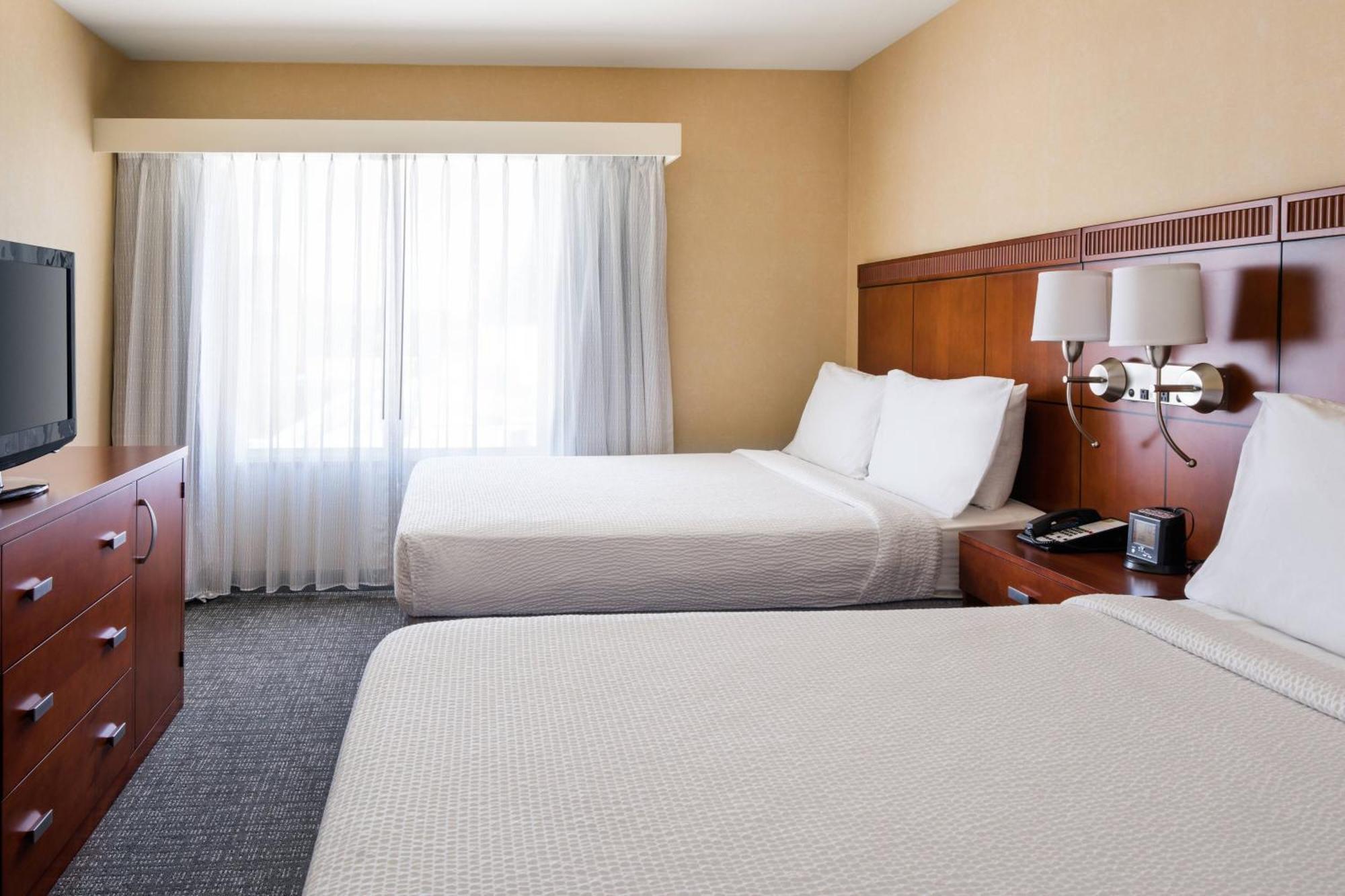Отель Courtyard By Marriott Sacramento Cal Expo Экстерьер фото