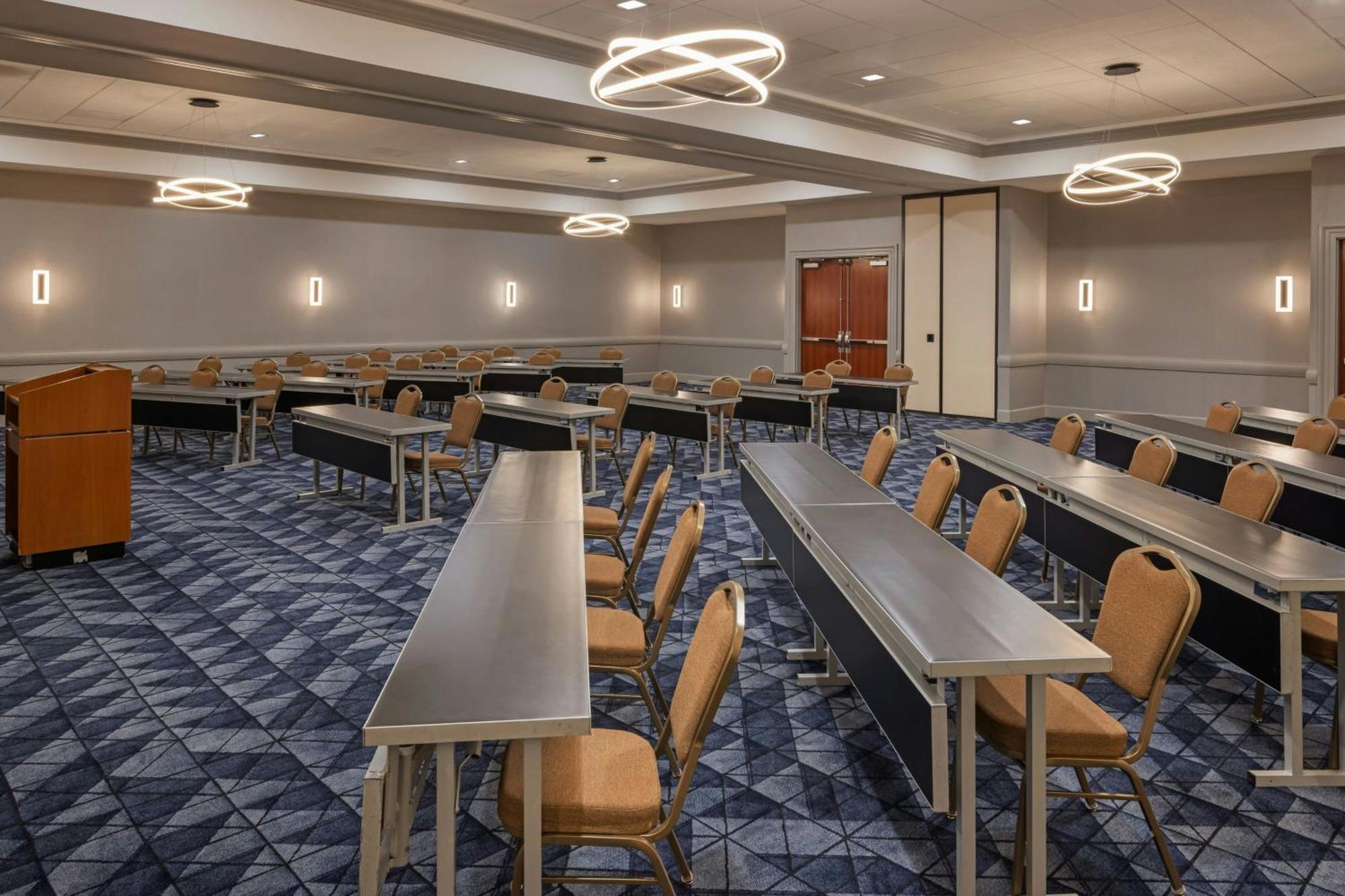 Отель Courtyard By Marriott Sacramento Cal Expo Экстерьер фото