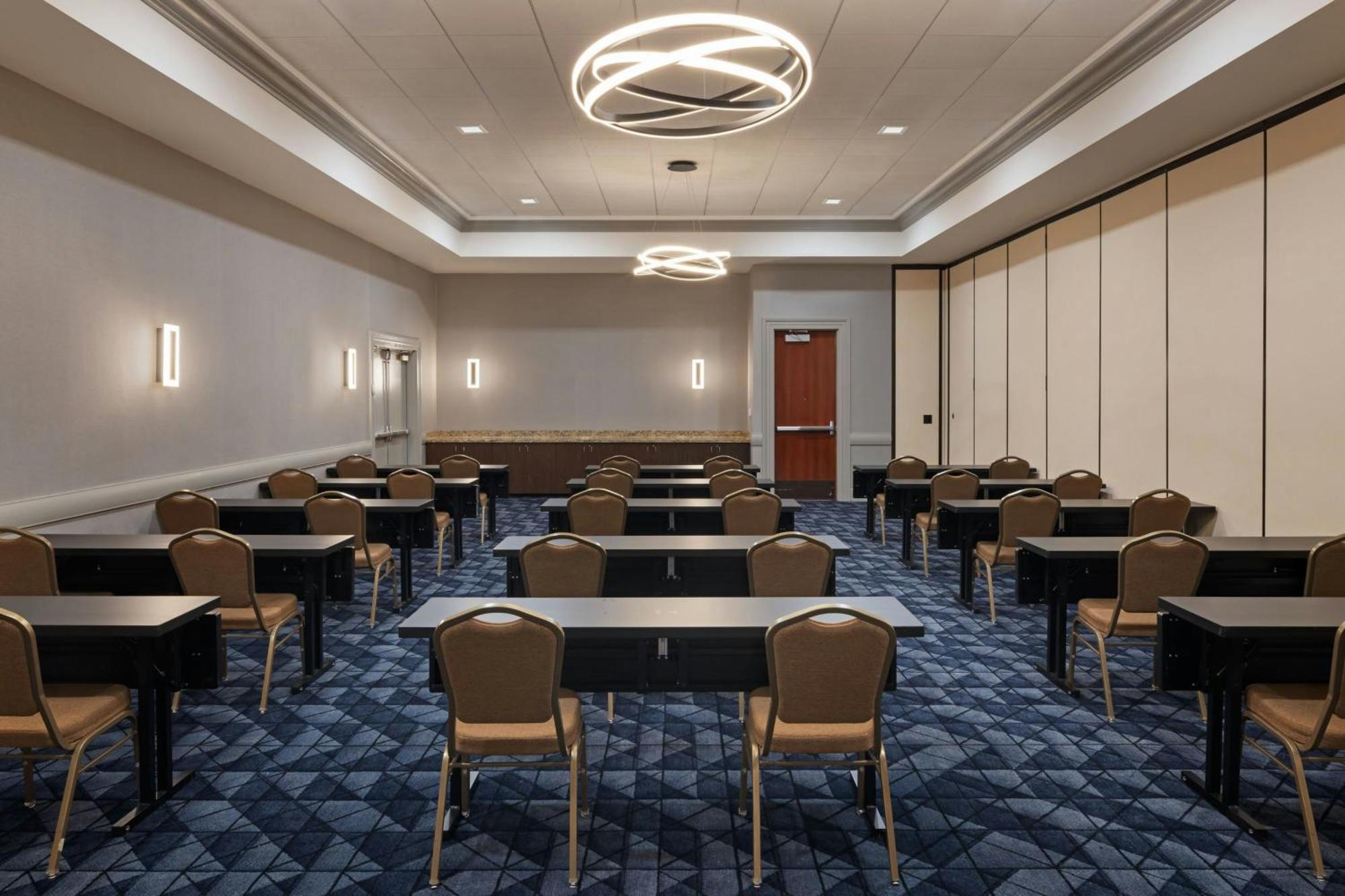 Отель Courtyard By Marriott Sacramento Cal Expo Экстерьер фото