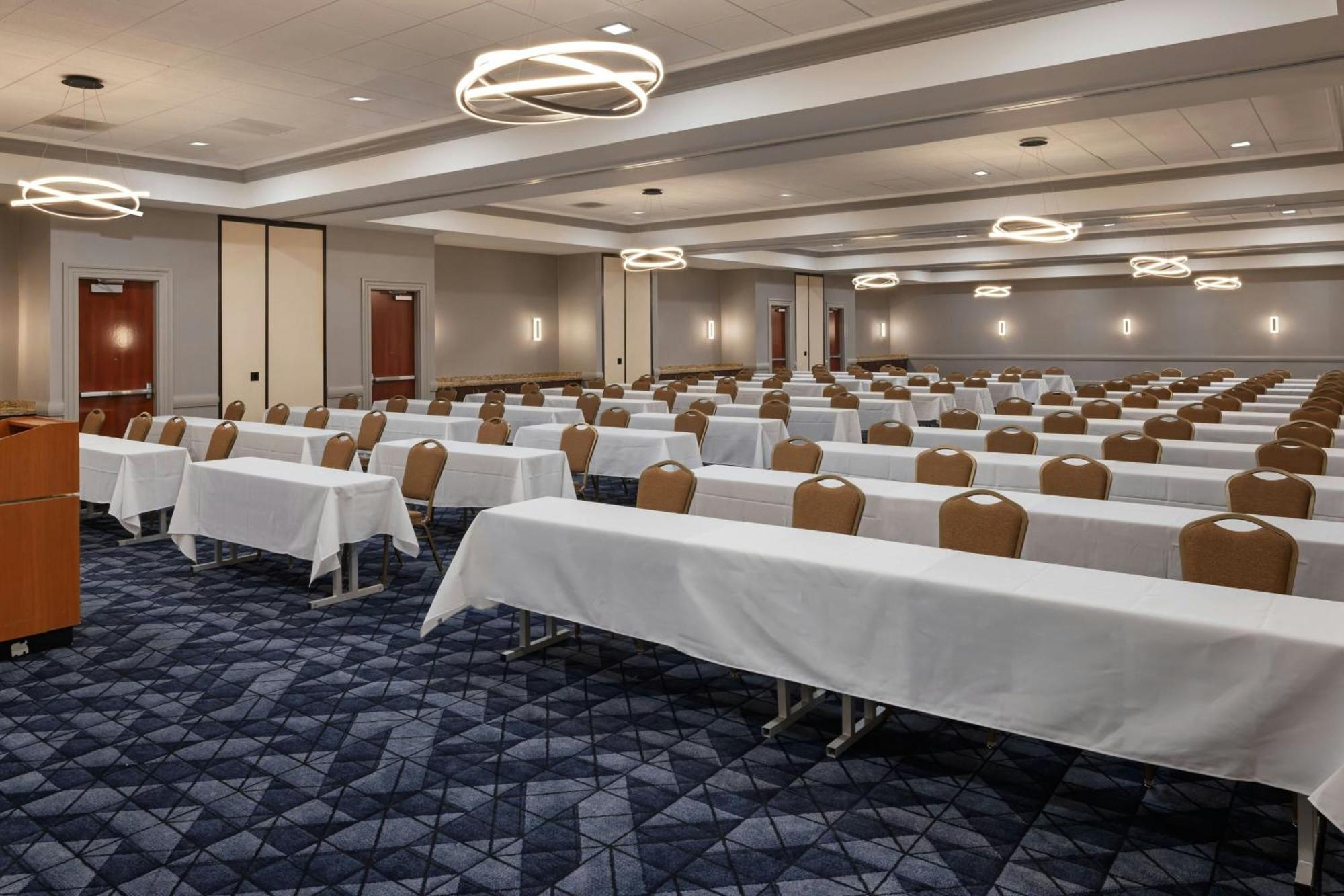 Отель Courtyard By Marriott Sacramento Cal Expo Экстерьер фото