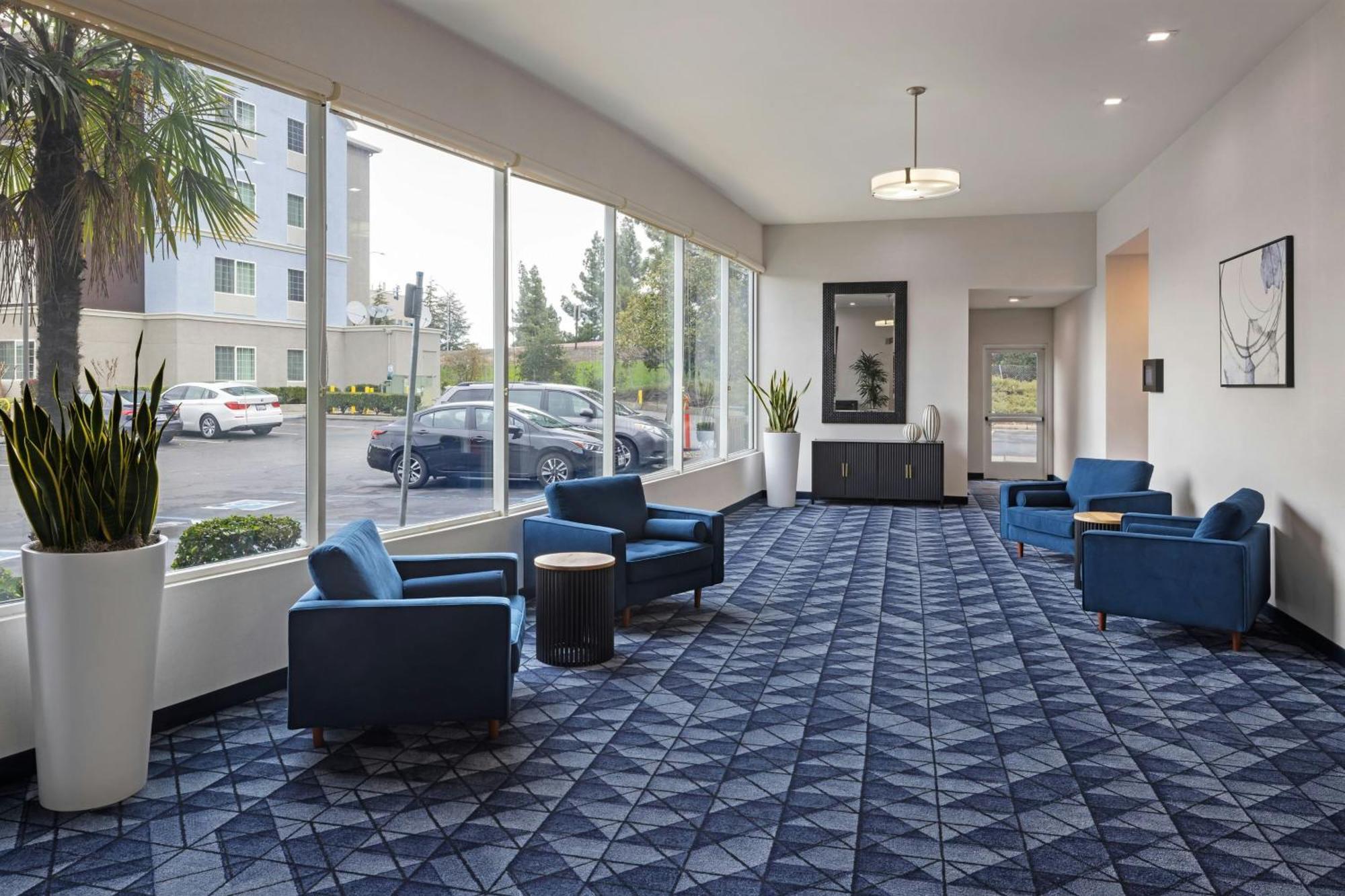 Отель Courtyard By Marriott Sacramento Cal Expo Экстерьер фото