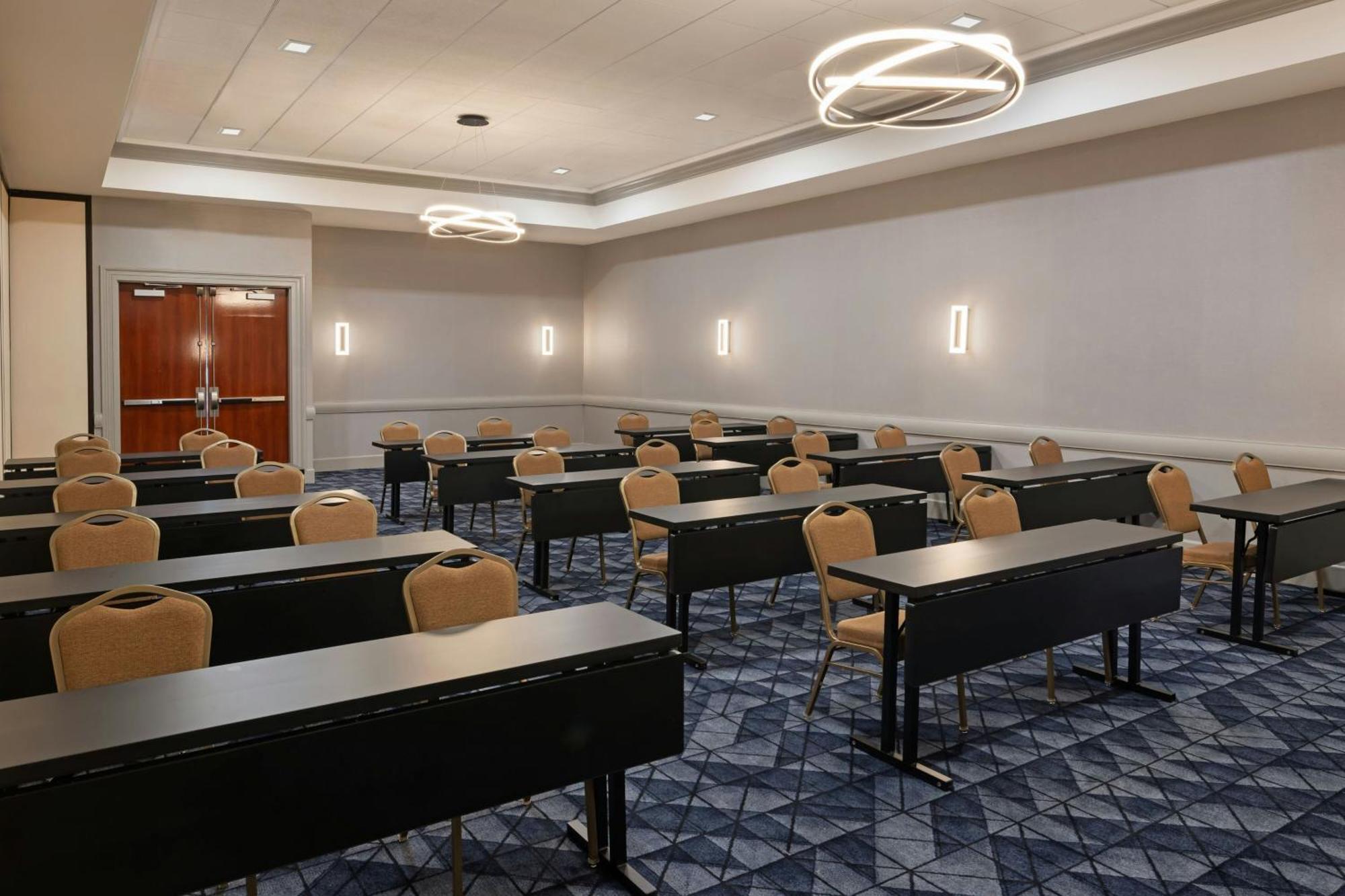 Отель Courtyard By Marriott Sacramento Cal Expo Экстерьер фото