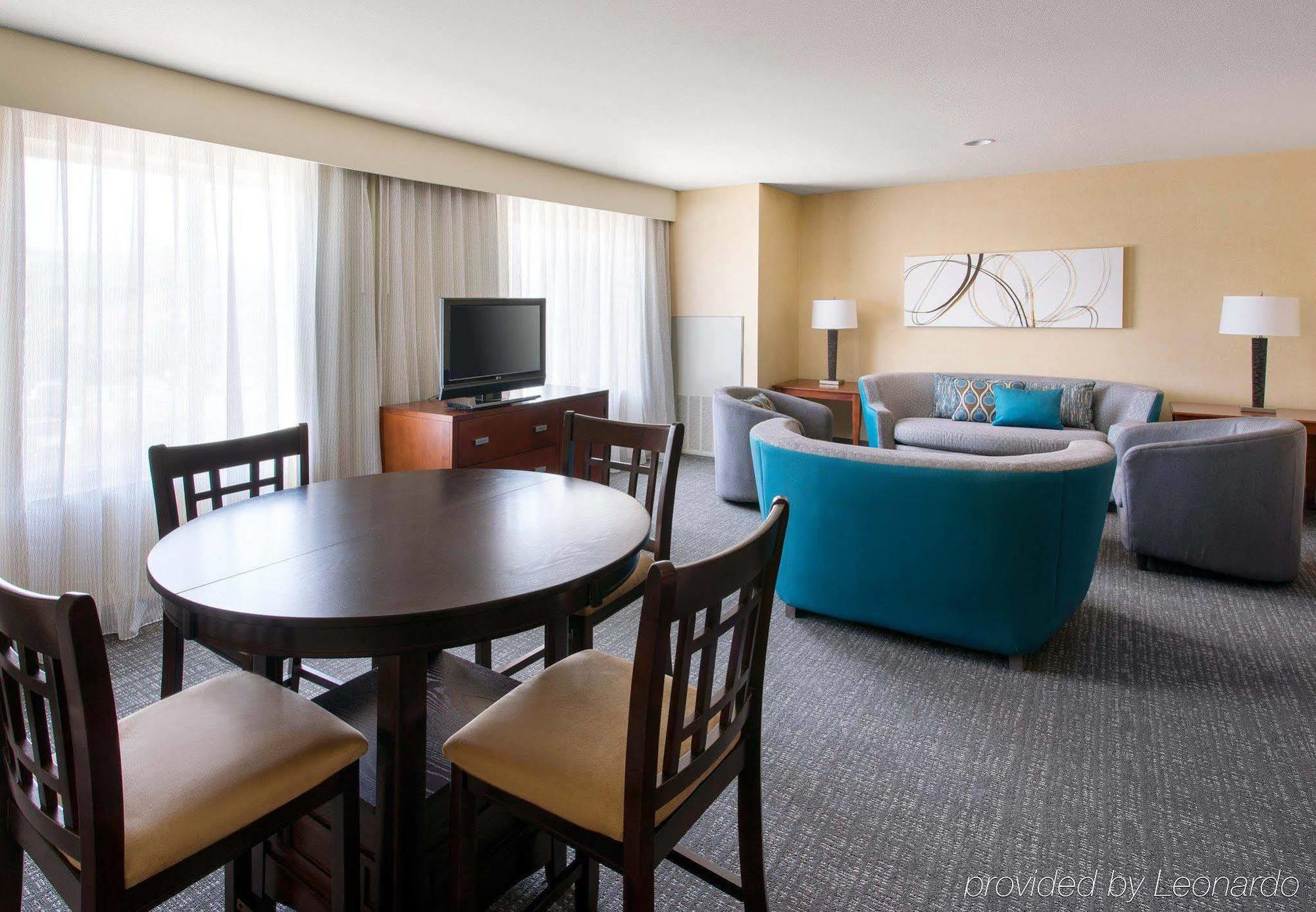 Отель Courtyard By Marriott Sacramento Cal Expo Экстерьер фото