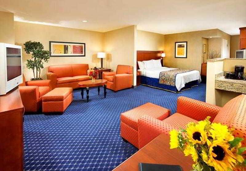 Отель Courtyard By Marriott Sacramento Cal Expo Экстерьер фото