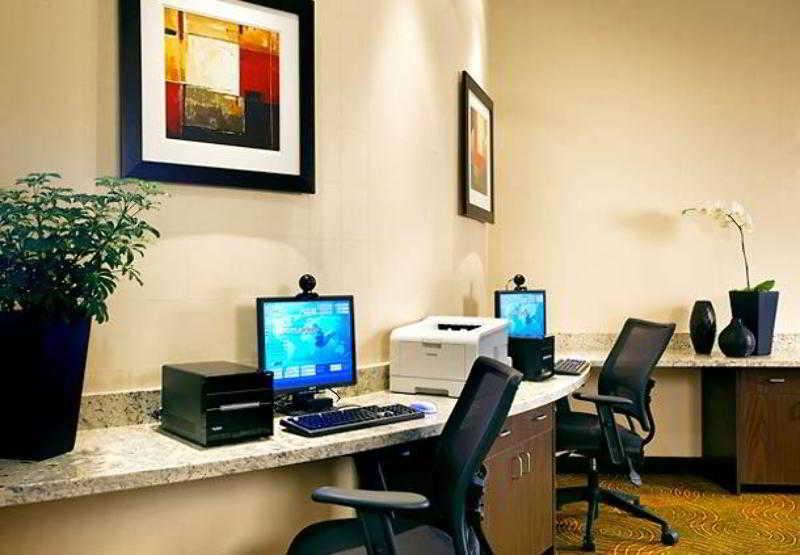 Отель Courtyard By Marriott Sacramento Cal Expo Экстерьер фото